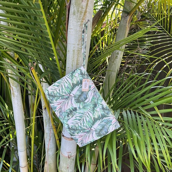 Large Tropical Print Tote Bag with Matching Wristlet - Picture 5 of 14